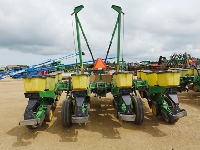Image of John Deere 7200 equipment image 4