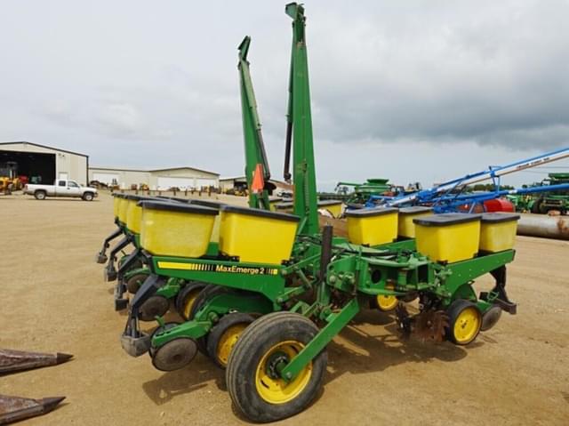 Image of John Deere 7200 equipment image 2