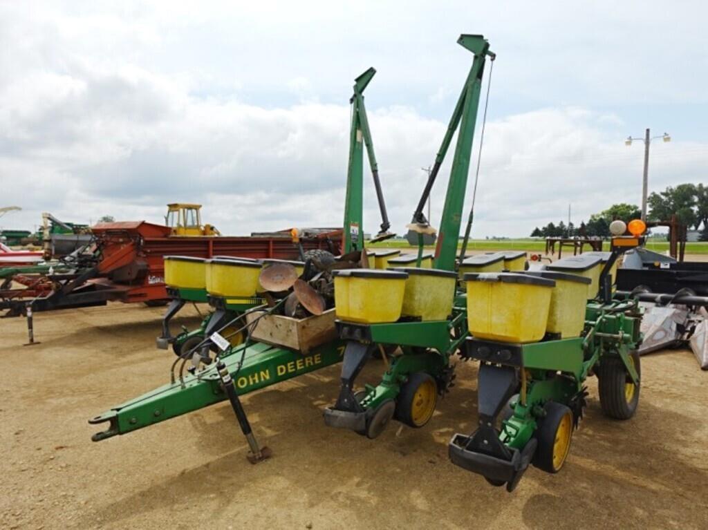 Image of John Deere 7200 Primary image