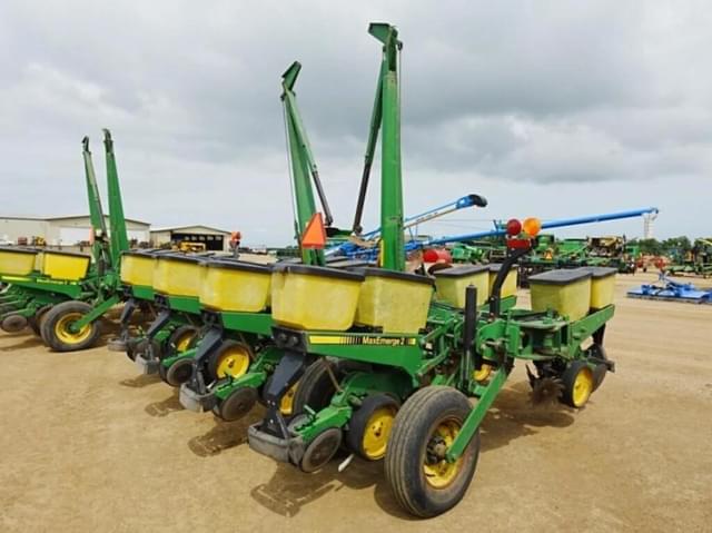 Image of John Deere 7200 equipment image 2
