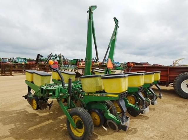Image of John Deere 7200 equipment image 3