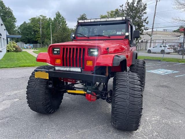 Image of Jeep Wrangler equipment image 1
