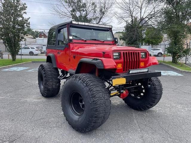 Image of Jeep Wrangler equipment image 3