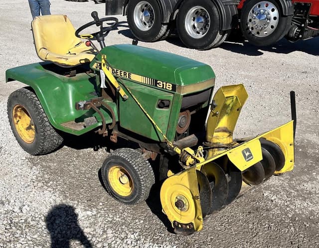 Image of John Deere 318 equipment image 1