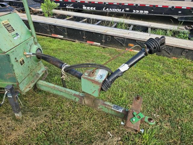 Image of John Deere 337 equipment image 2