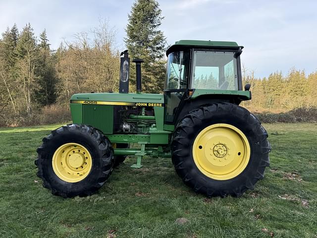 Image of John Deere 4055 equipment image 1