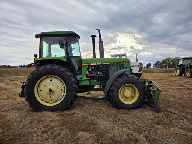 Image of John Deere 4250 equipment image 2