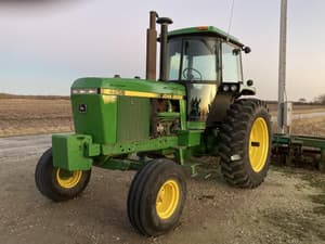 1989 John Deere 4255 Image