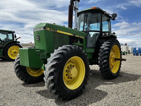 1989 John Deere 4455 Equipment Image0