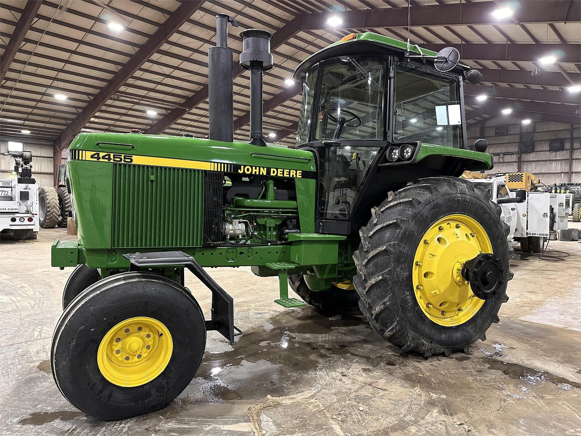tractor-zoom-1989-john-deere-4455