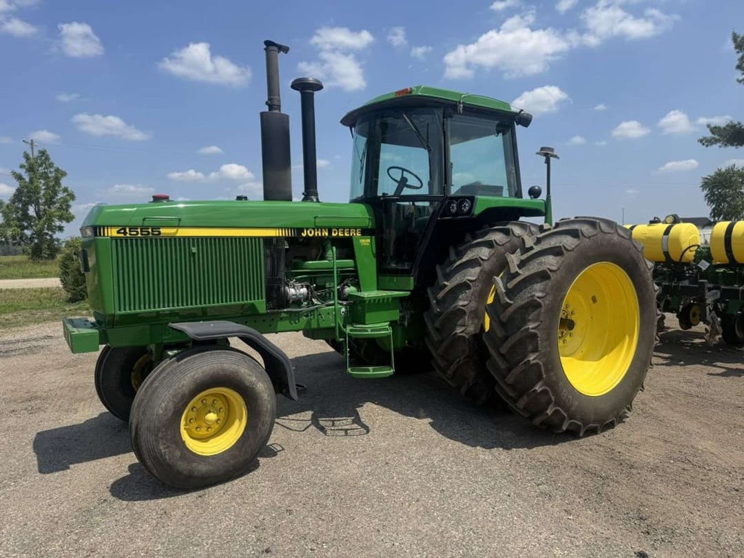 Image of John Deere 4555 Primary image