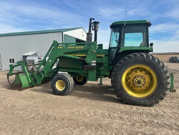 Image of John Deere 4755 equipment image 2