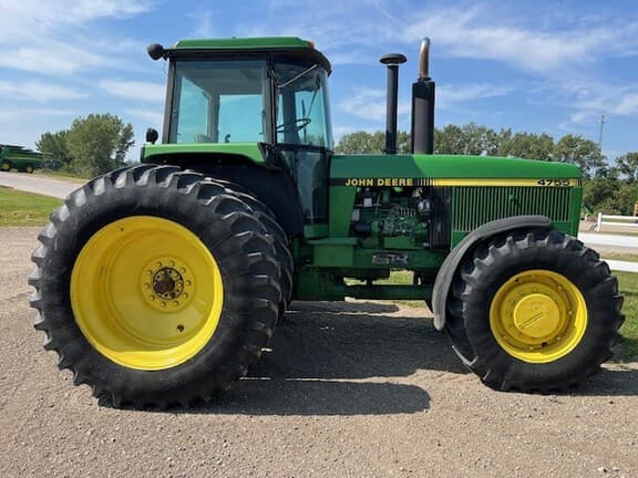 Image of John Deere 4755 equipment image 1