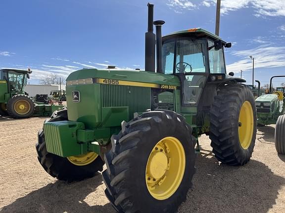 Tractor Zoom - 1989 John Deere 4955