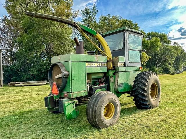 Image of John Deere 5830 equipment image 4