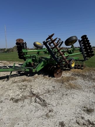 1989 John Deere 630 Equipment Image0