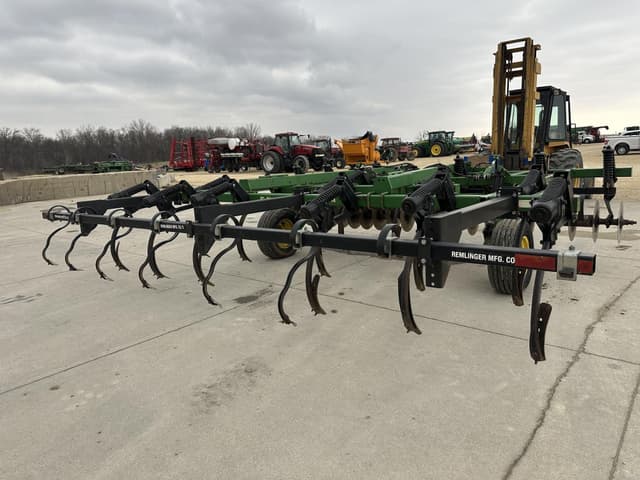 Image of John Deere 714 equipment image 4