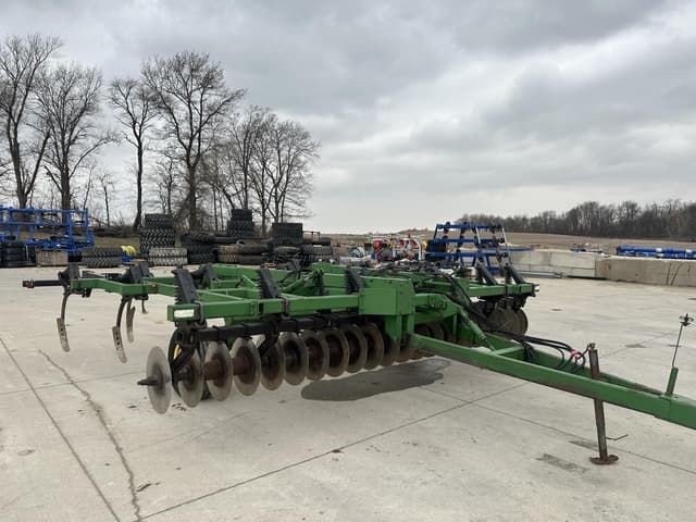 Image of John Deere 714 equipment image 1