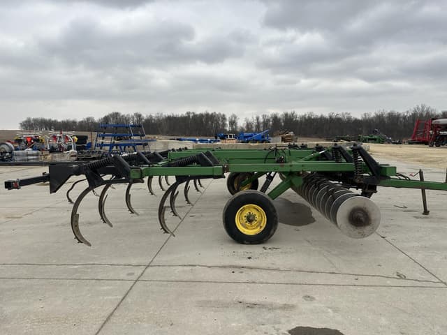 Image of John Deere 714 equipment image 2