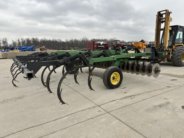 Image of John Deere 714 equipment image 3