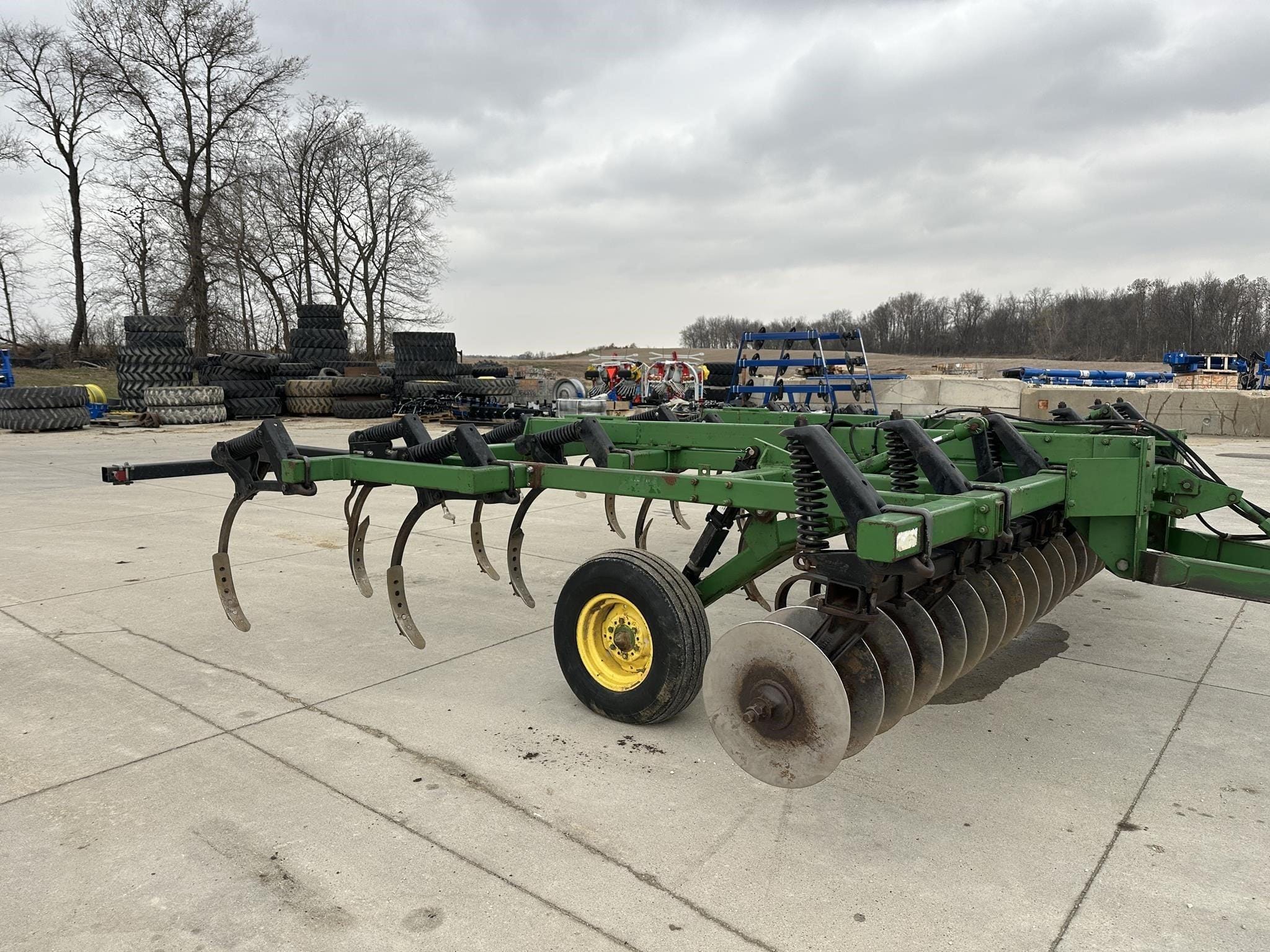 Main image John Deere 714