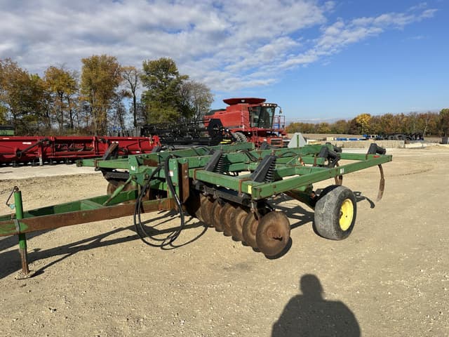 Image of John Deere 714 equipment image 1