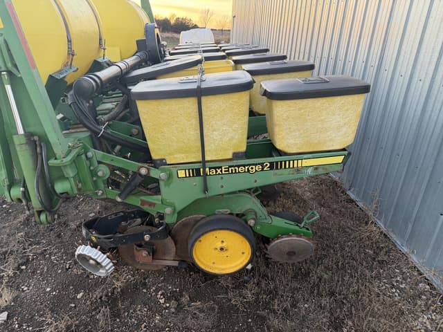 Image of John Deere 7200 equipment image 3