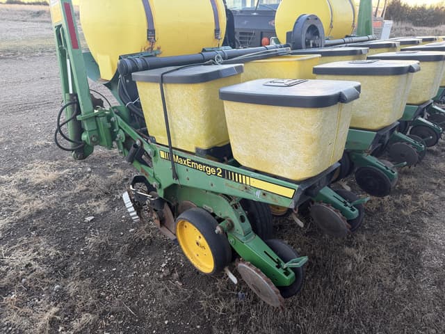 Image of John Deere 7200 equipment image 2