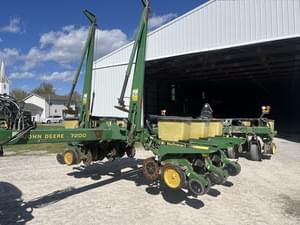 1989 John Deere 7200 Image