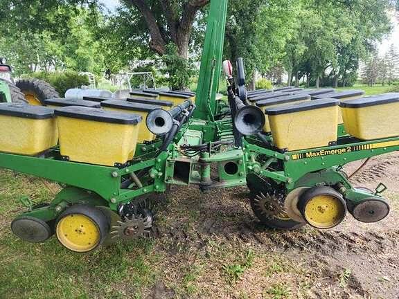 1989 John Deere 7200 Planting Planters for Sale | Tractor Zoom