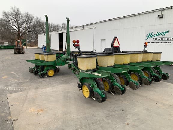 Image of John Deere 7200 equipment image 2