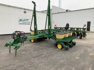 1989 John Deere 7200 Image