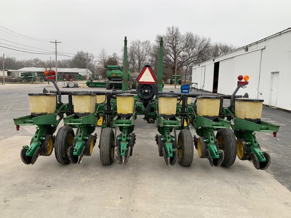 Image of John Deere 7200 equipment image 3