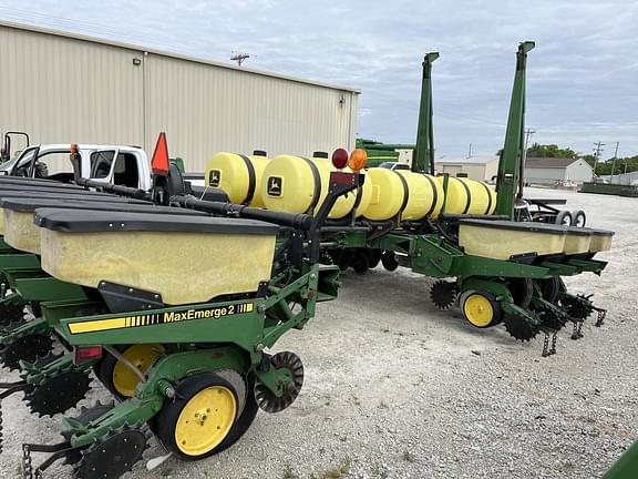 Image of John Deere 7200 equipment image 3