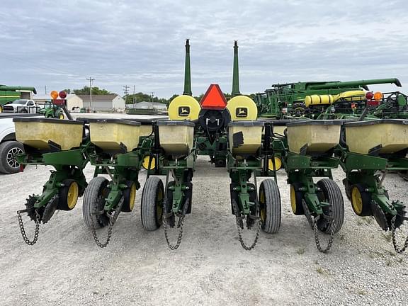 Image of John Deere 7200 equipment image 4