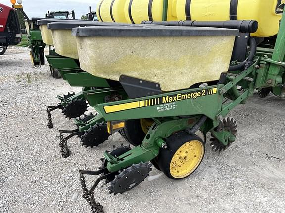Image of John Deere 7200 equipment image 2