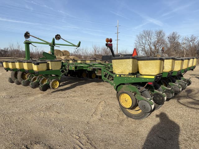 Image of John Deere 7200 equipment image 3