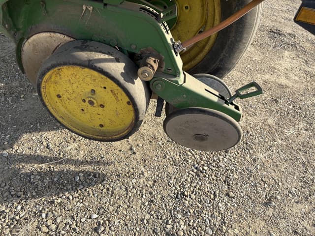 Image of John Deere 7200 equipment image 1