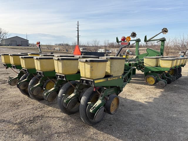 Image of John Deere 7200 equipment image 4