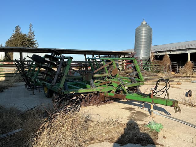 Image of John Deere 724 equipment image 2