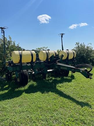 Image of John Deere 7240 equipment image 1