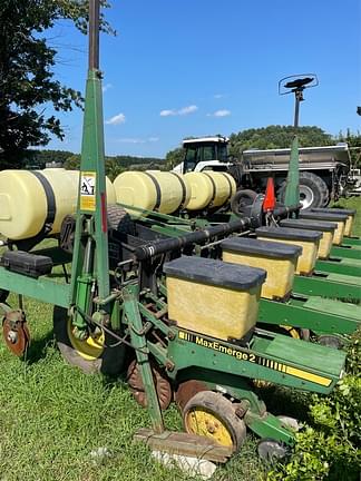 Image of John Deere 7240 equipment image 3