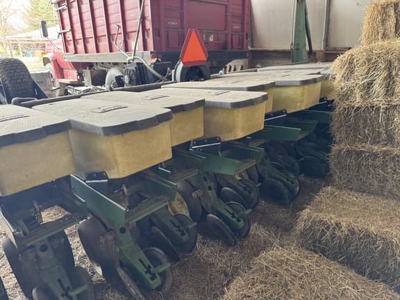 Image of John Deere 7240 equipment image 4