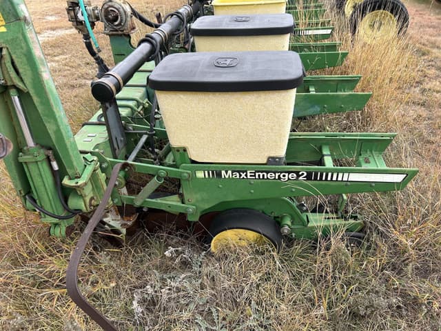 Image of John Deere 7300 equipment image 1