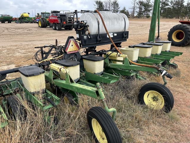 Image of John Deere 7300 equipment image 2