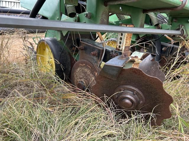 Image of John Deere 7300 equipment image 4