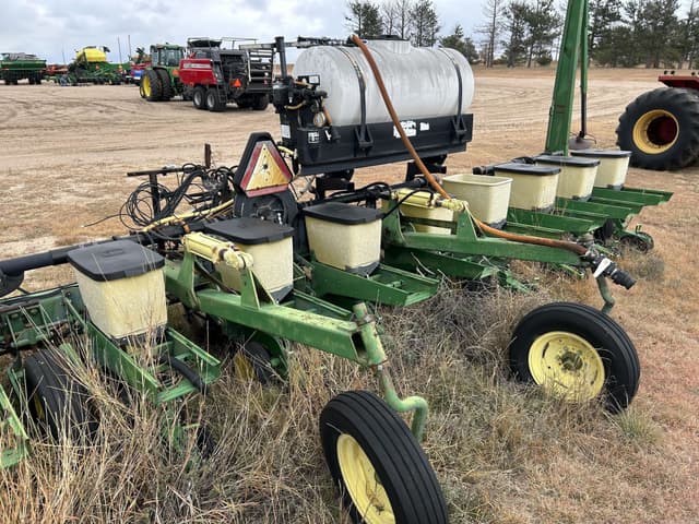 Image of John Deere 7300 equipment image 2