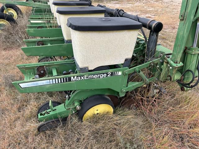 Image of John Deere 7300 equipment image 3