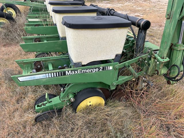 Image of John Deere 7300 equipment image 3