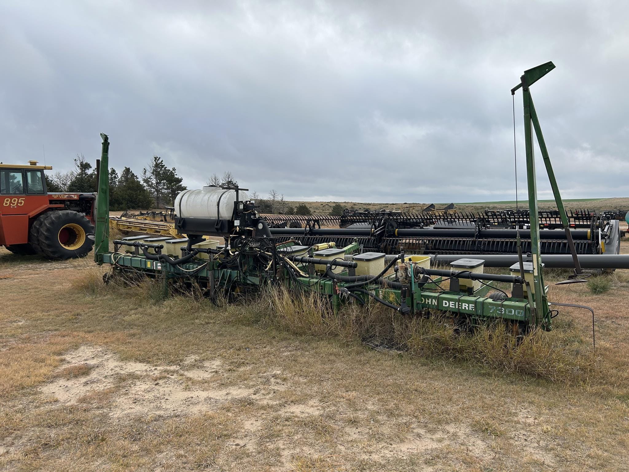 1989 John Deere 7300 Equipment Image0